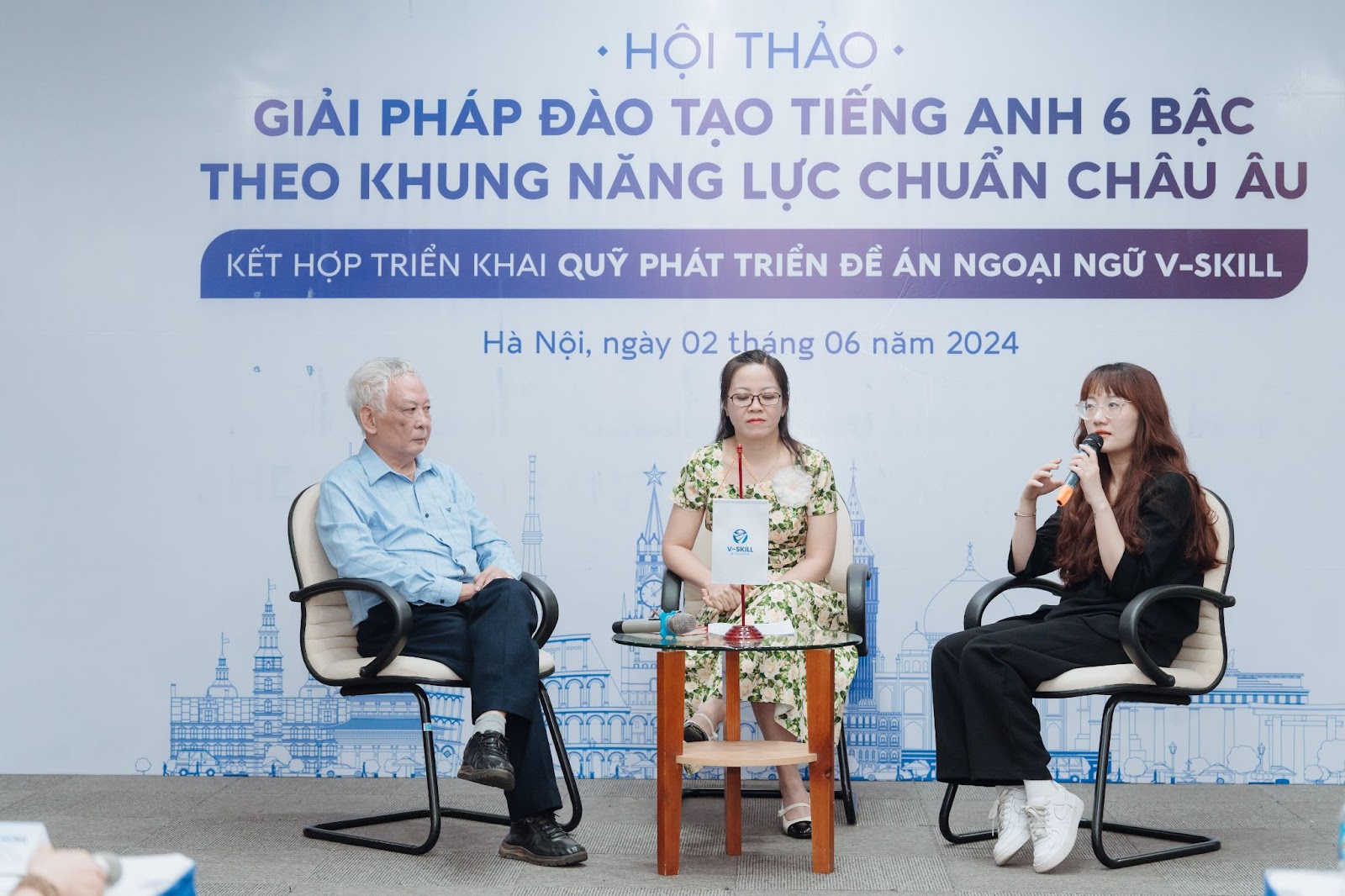 Các chuyên gia thảo luận vấn đề đào tạo tiếng Anh trực tuyến theo tiêu chuẩn châu Âu