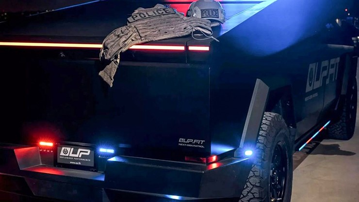 Độc đáo xe bán tải điện Tesla Cybertruck phiên bản cảnh sát vừa được giới thiệu - 4