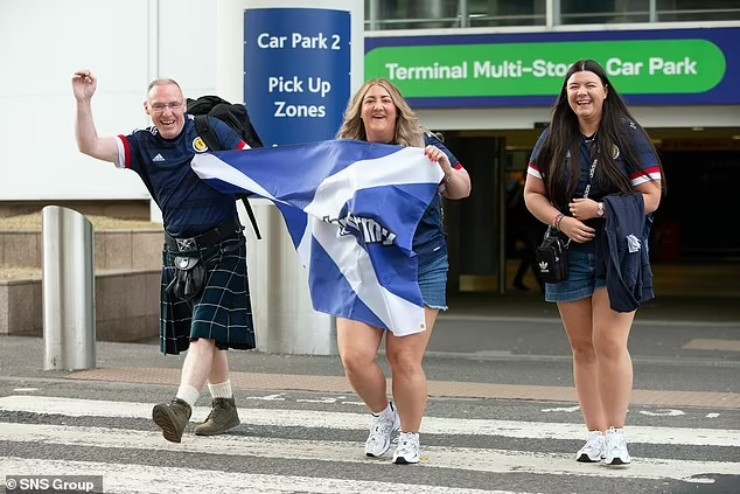 EURO 2024 cận kề: Cảnh sát Đức lo bợm nhậu náo loạn, 200.000 fan Scotland kéo đến - 4