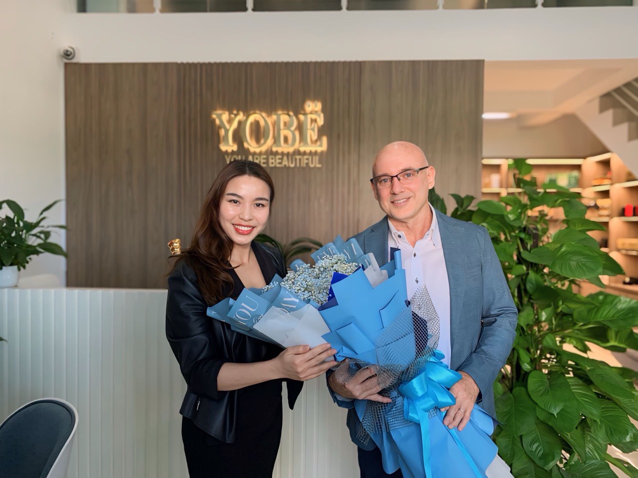 CEO YOBE – Nguyễn Thuý Hường cùng ông Dan Neary, Phó Chủ tịch Khu vực Châu Á Thái Bình Dương của Meta