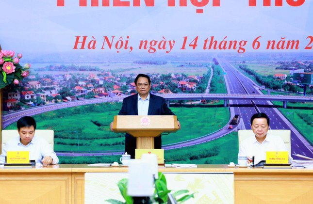 Thủ tướng Phạm Minh Chính phát biểu khai mạc phiên họp. Ảnh: Nhật Bắc