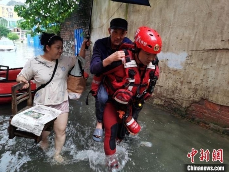 Nhiều nơi tại Quế Lâm, Quảng Tây xảy ra ngập lụt đô thị vào ngày 13/6 do ảnh hưởng của mưa lớn. Ảnh: Chinanews