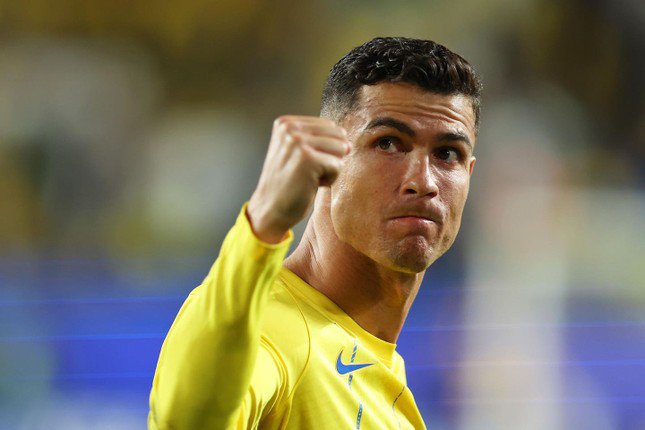 Ronaldo đứng đầu danh sách thu nhập trong giới thể thao