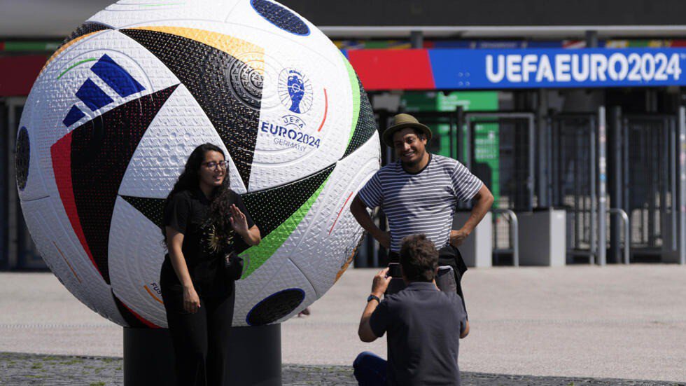 Nóng tuần qua: Bất ngờ quốc gia mua tới 1/4 tổng số vé xem EURO 2024 bán ra