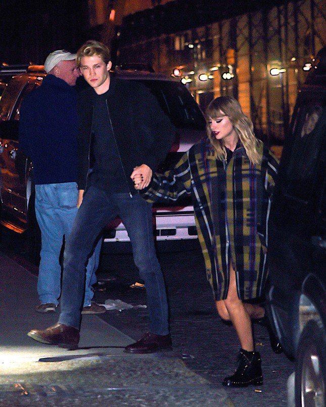 Taylor Swift và Joe Alwyn từng có hơn 6 năm rưỡi tình tình yêu nhau. Ảnh: Splash News.