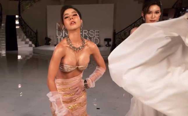 Thí sinh Hoa hậu Hoàn vũ Thái Lan bị đối thủ hất váy vào mặt - 3