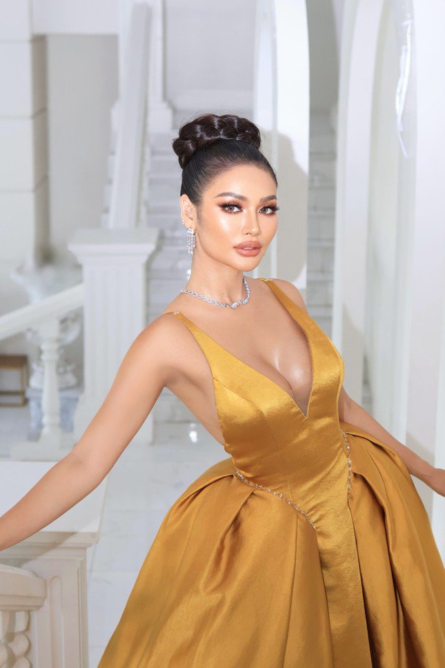 Thí sinh Hoa hậu Hoàn vũ Thái Lan bị đối thủ hất váy vào mặt - 6