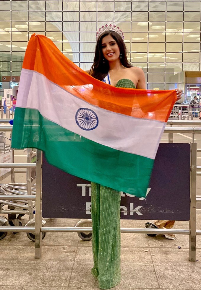 Mỹ nhân Ấn Độ - Sonal Kukreja - 26 tuổi, cao 1,75 m. Cô từng giành ngôi á hậu 1 tại Miss Diva India 2021. Người đẹp tốt nghiệp loại xuất sắc ngành Tiếp thị và Quan hệ công chúng ở Mỹ.