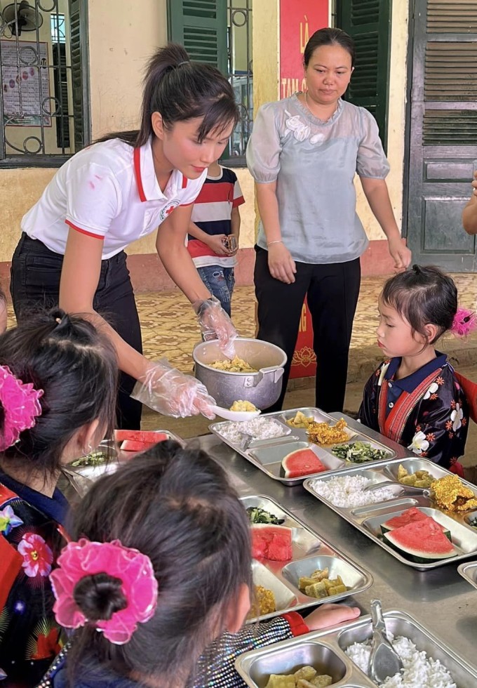 H&#39;Hen Niê: &#39;Tôi ở nhà thuê, dành tiền làm thiện nguyện&#39; - 1