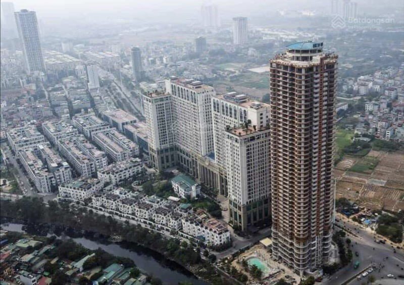 QMS Top Tower tọa lạc ngay ngã ba Tố Hữu và đường Mỗ Lao (Hà Nội)