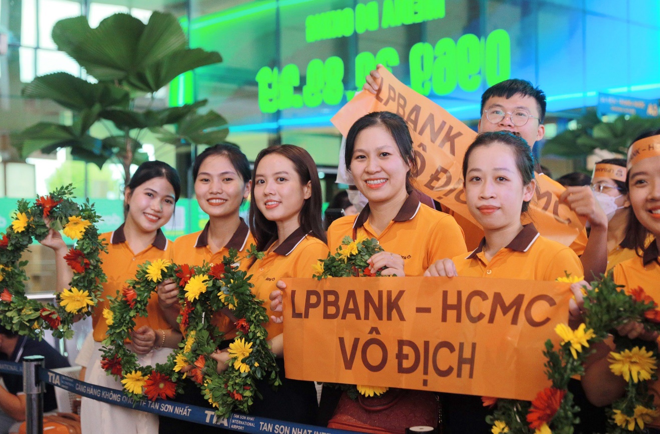 Các cổ động viên nhiệt thành của CLB LPBank - HCMC