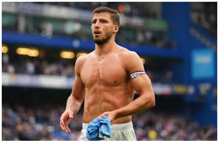 Rúben Dias (26 tuổi) là cầu thủ bóng đá người Bồ Đào Nha có vẻ ngoài cực phẩm.