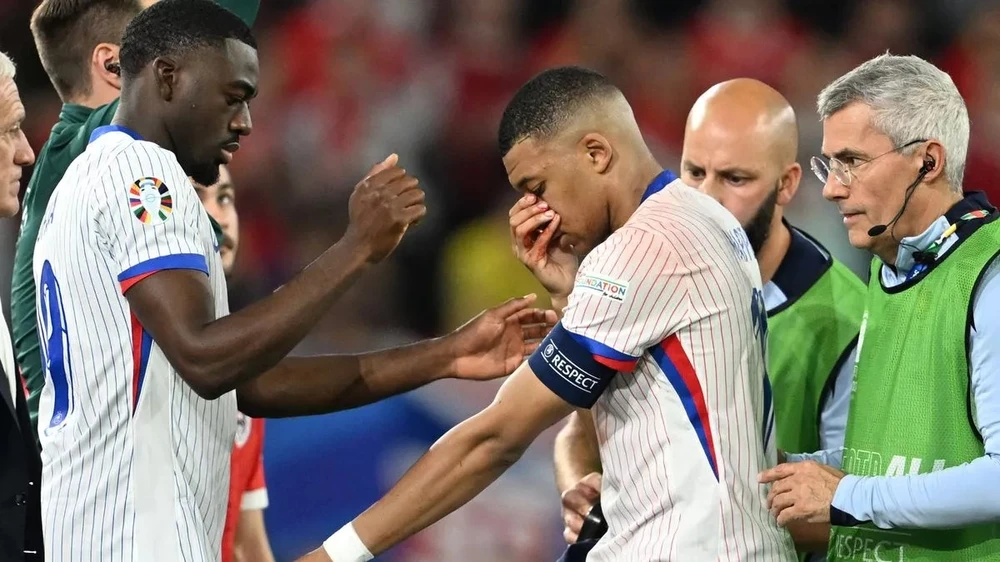 Mbappe có thể ngồi ngoài ít nhất 10 ngày và trong trường hợp xấu nhất thì anh phải tạm biệt Euro 2024. ẢNH: GETTY