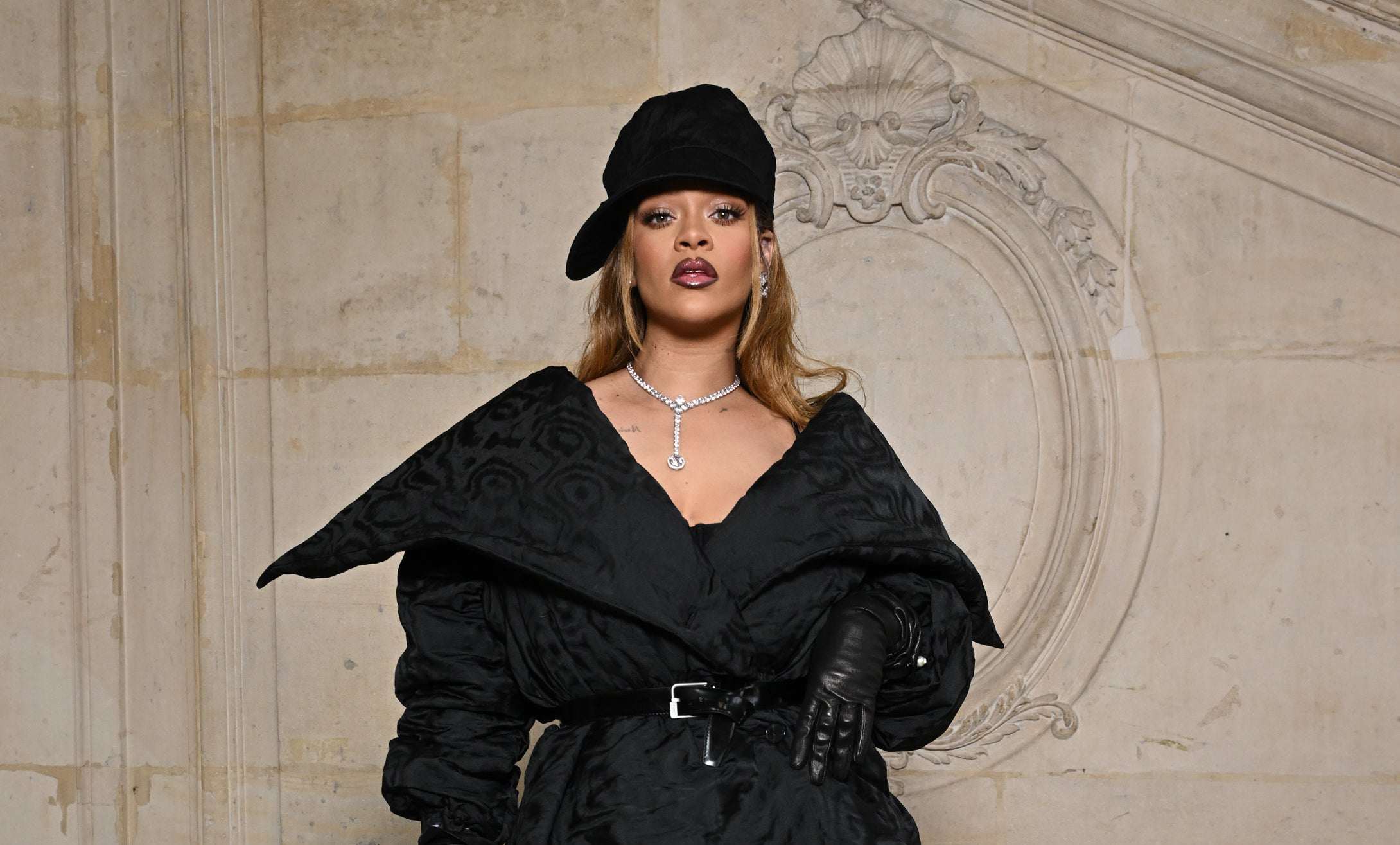 Rihanna là gương mặt mới của Dior J'Adore - 1