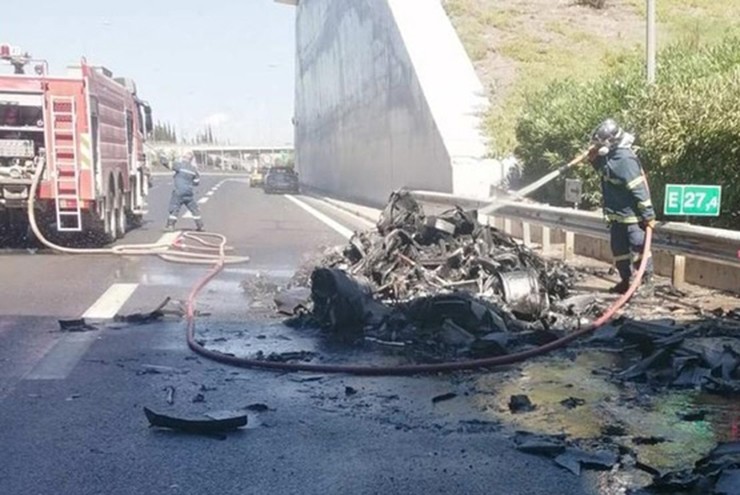 Siêu phẩm triệu đô Koenigsegg Jesko cháy rụi trên đường phố - 4