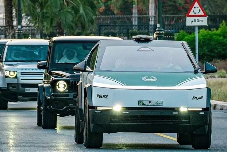 Cảnh sát Dubai mua thêm xe bán tải điện Tesla Cybertruck - 2