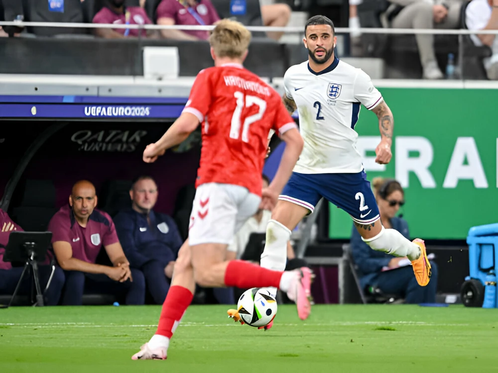 Kyle Walker vừa có pha kiến tạo giúp Harry Kane ghi bàn trong trận hòa 1-1 của tuyển Anh và Đan Mạch tại Euro 2024. Ảnh: GETTY