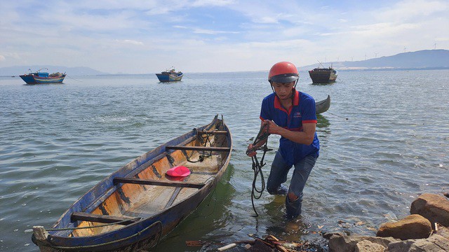 Anh Phạm Nguyễn Minh Chung dũng cảm cứu người phụ nữ nhảy cầu tự tử