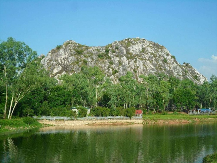 Vẻ đẹp thơ mộng của núi Trầm.