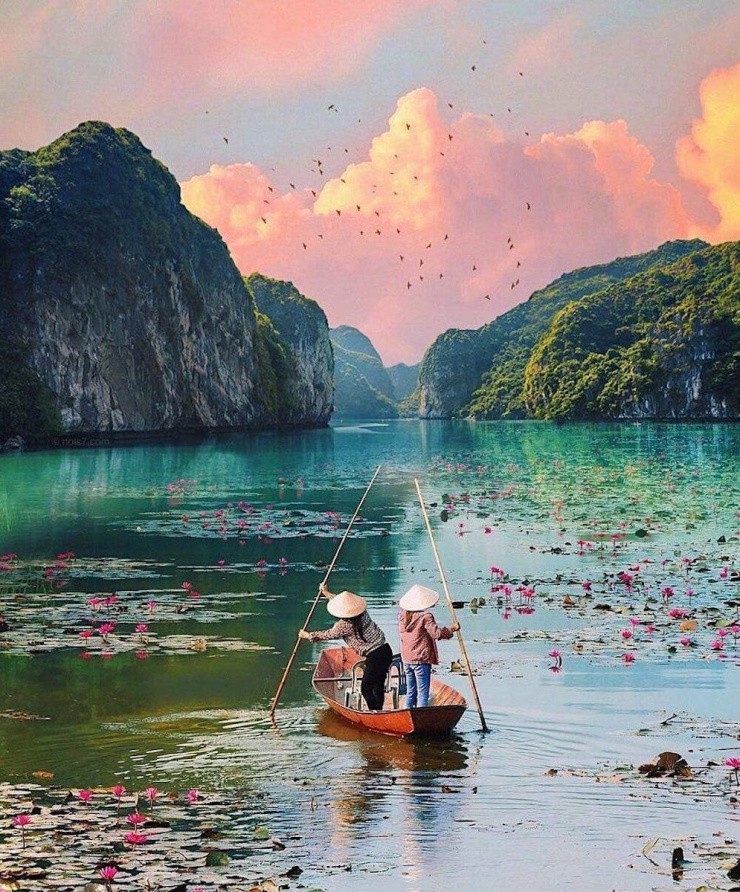 Vẻ đẹp thơ mộng của hồ Quan Sơn.