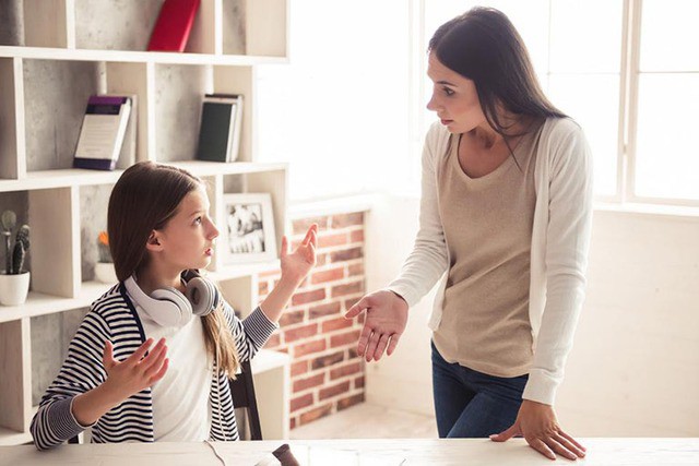 Hãy lắng nghe con nói, cho con được trải lòng và ghi nhận những điều con đã chia sẻ. Ảnh minh họa