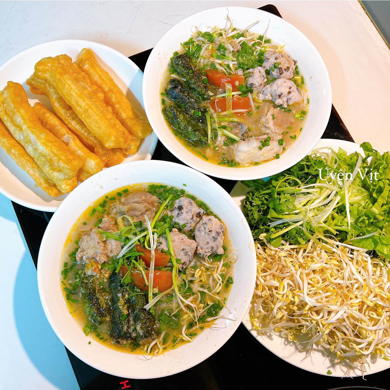 Bún sườn chua mọc chả lá lốt