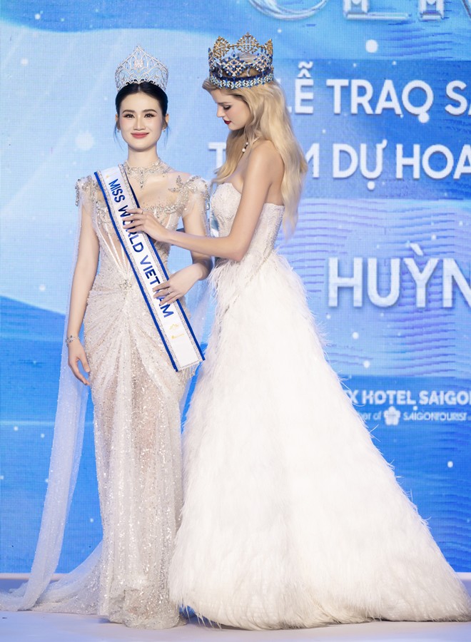 Hoa hậu Ý Nhi nhận sash Miss World Vietnam, đại diện Việt Nam tại Hoa hậu Thế giới lần thứ 72.