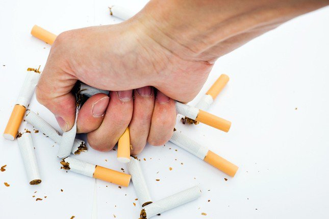 Bỏ thuốc lá và các chất kích thích sẽ làm giảm nguy cơ bị đột quỵ.