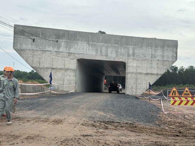 Hầm chui qua cao tốc Biên Hòa - Vũng Tàu tại vị trí giáp ranh tỉnh Đồng Nai với tỉnh Bà Rịa - Vũng Tàu thuộc dự án thành phần 2 đã được thi công