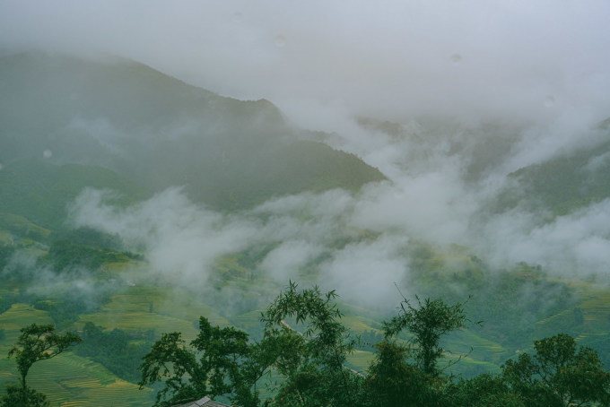 Sa Pa mùa hè có thời tiết mát mẻ, trong lành và tha hồ săn mây.