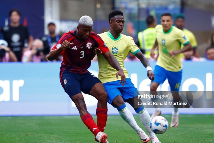 Vinicius gần như "tàng hình" trước Costa Rica