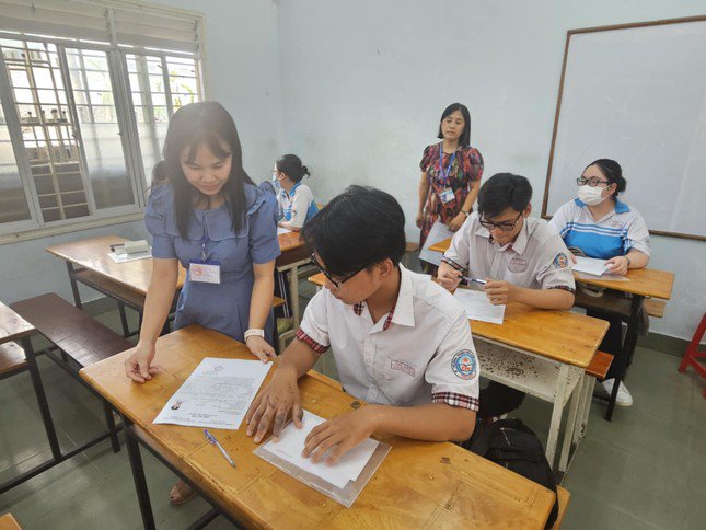 Thí sinh Nghiêm Xuân Tùng (học sinh Trường THPT Thủ Đức) bị bỏng độ 2 trước kỳ thi 3 ngày. Ảnh: V.D