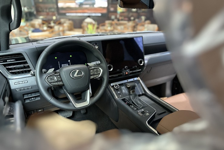 Cận cảnh mẫu xe SUV Lexus GX thế hệ mới tại đại lý, có giá bán từ 6,2 tỷ đồng - 9