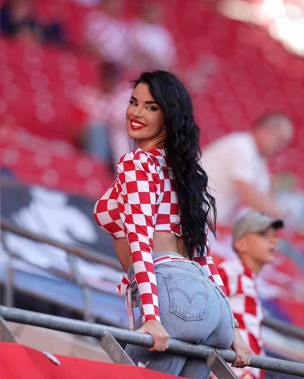 Ivana Knoll hút tương tác nhờ những hình ảnh gợi cảm trên khán đài các trận bóng tại Euro 2024. Ảnh: Instagram.