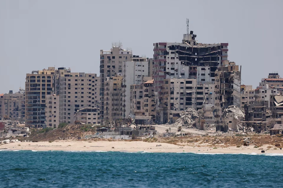 Các tòa nhà bị phá hủy ở Gaza ngày 25-6. REUTERS