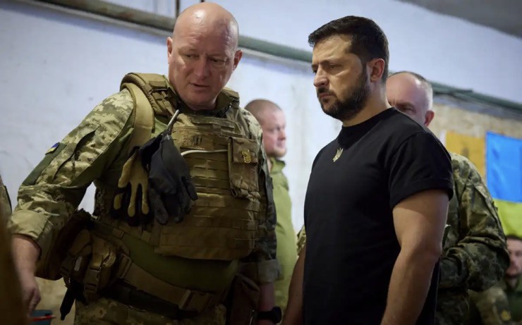 Trung tướng Yuri Sodol (trái), 53 tuổi, cựu Tư lệnh Lực lượng Liên hợp của quân đội Ukraine.