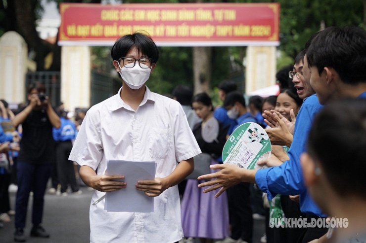 Trong khi đó, đối với bài thi tổ hợp Khoa học tự nhiên, nhiều thí sinh nhận xét đề thi năm nay phân loại rõ ràng đối tượng xét tốt nghiệp và xét tuyển đại học.