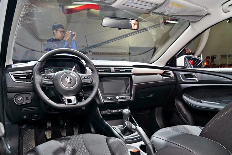 Xe sedan MG5 số sàn giảm giá mạnh tìm kiếm khách hàng mới - 2