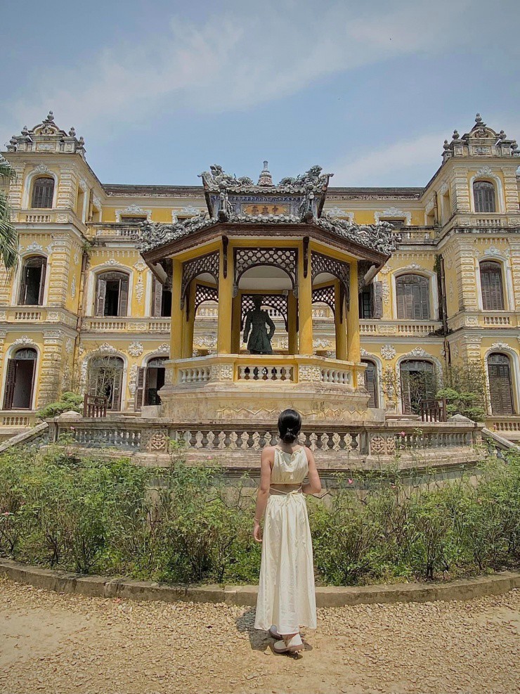 Từ năm 1922, cung An Định trở thành tiềm để của Đông Cung Thái tử Vĩnh Thụy (vua Bảo Đại về sau). Sau Cách mạng tháng Tám 1945, gia đình cựu hoàng Bảo Đại từ Hoàng Cung chuyển qua sinh sống ở Cung An Định.