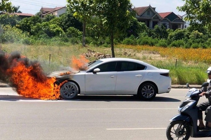 Chi tiết vụ Mazda3 bốc cháy tại Hà Tĩnh, chủ xe yêu cầu bồi thường ngang giá trị xe - 2