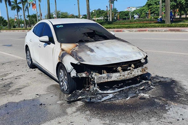Chi tiết vụ Mazda3 bốc cháy tại Hà Tĩnh, chủ xe yêu cầu bồi thường ngang giá trị xe - 3
