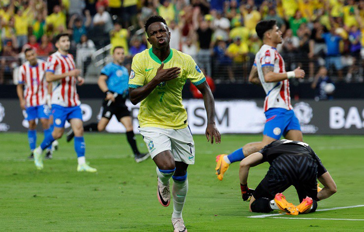 Vinicius tỏa sáng lập cú đúp cho Brazil