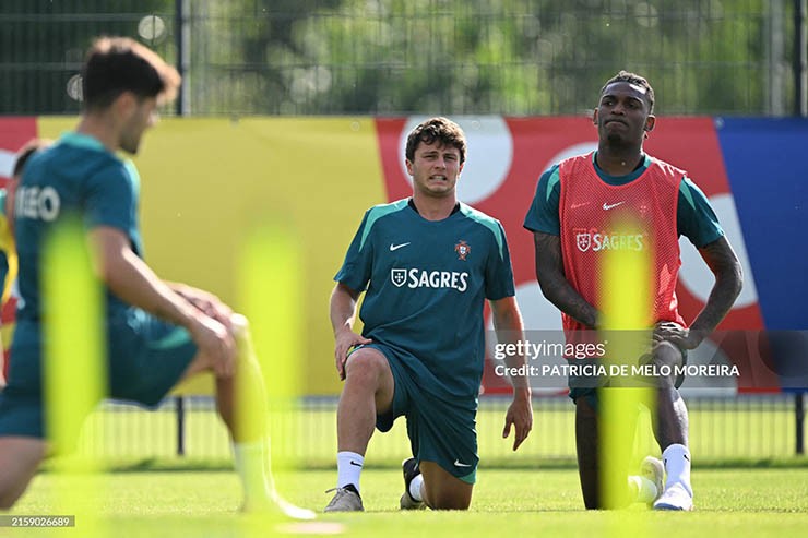 Portugal national team "imposes martial law" to play against Slovenia, Ronaldo practices hard and dreams of scoring - 13