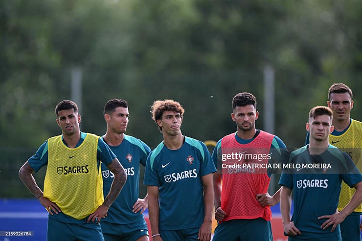 Portugal national team "imposes martial law" to play against Slovenia, Ronaldo practices hard and dreams of scoring - 7