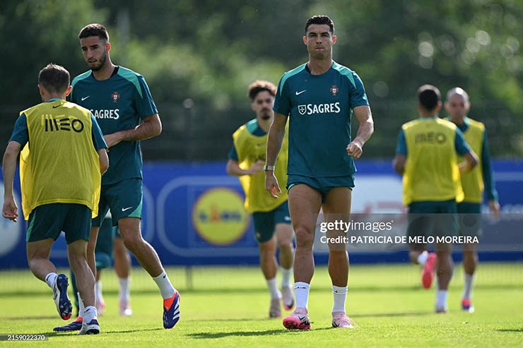 Portugal national team "imposes martial law" to play Slovenia, Ronaldo practices hard to score goals - 3