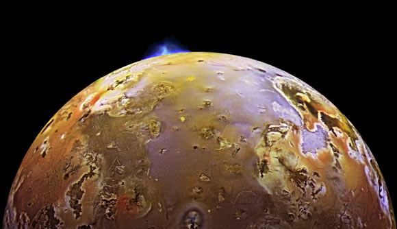 Bề mặt nham nhở cấu trúc núi lửa của Io - Ảnh: NASA