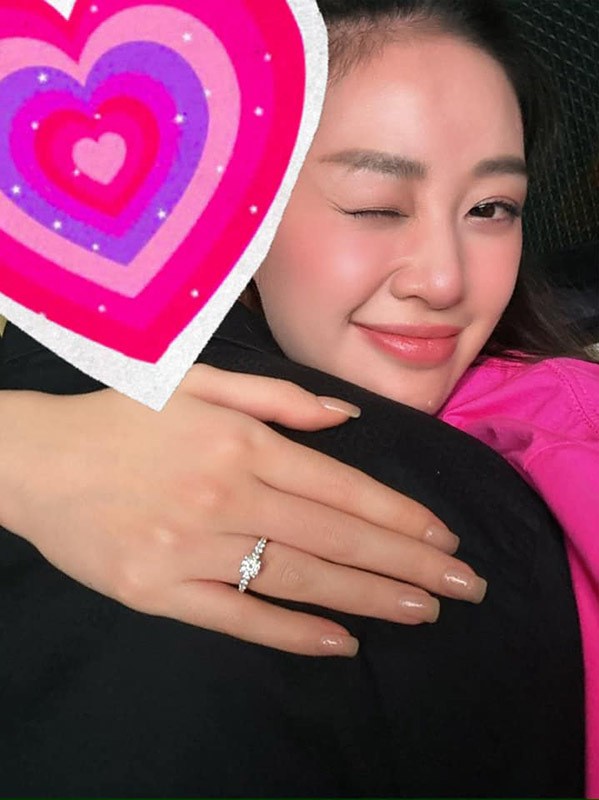 Hoa hậu Khánh Vân được bạn trai cầu hôn - 1