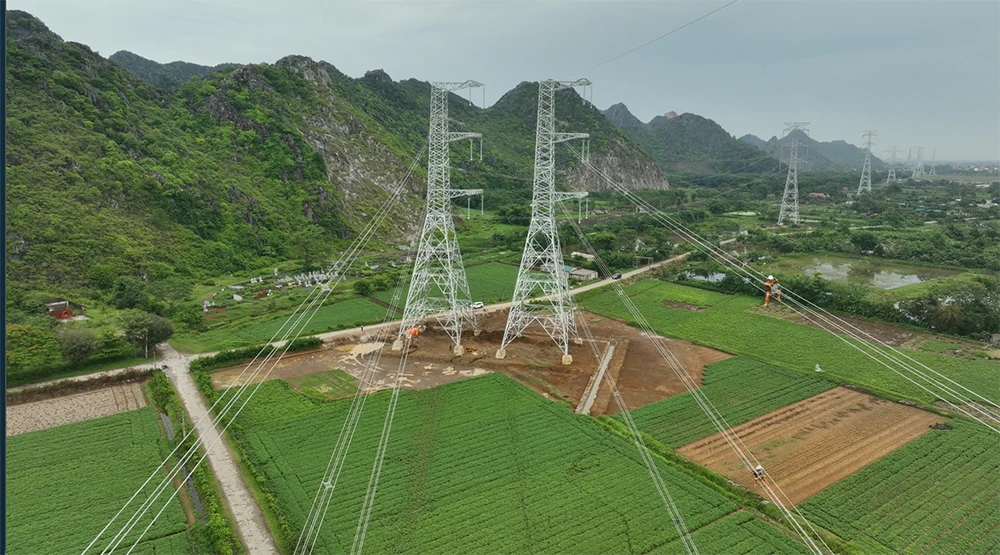 Đường dây 500kV Thanh Hóa - Nam Định hoàn thành đóng điện vào trưa ngày 30-6. Ảnh: EVNNPT