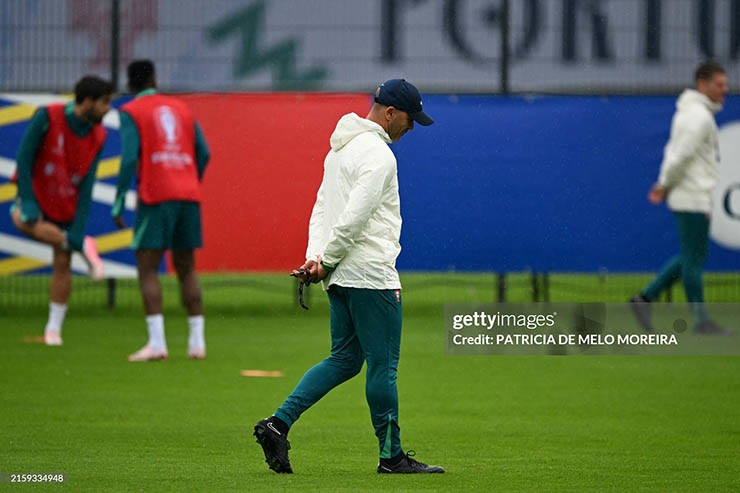 Portugal's squad is 8 times larger than Slovenia's, revealing the STAR who will start with Ronaldo - 8