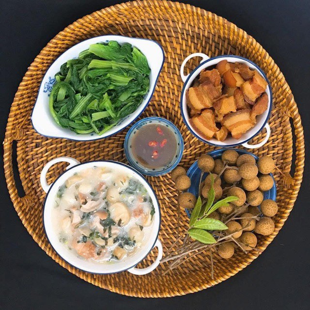 Mâm cơm gia đình - nơi mọi trái tim đều tìm thấy chốn dừng chân.